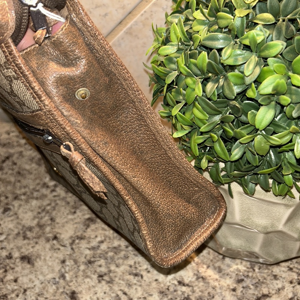 VINTAGE Gucci Plus Clutch - Picture 9 of 9